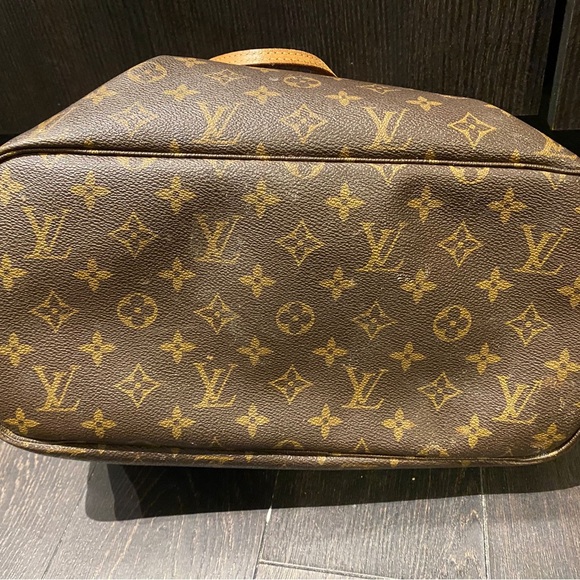 Louis Vuitton Classic Brown neverfull MM Monogram Tote - Picture 5 of 15